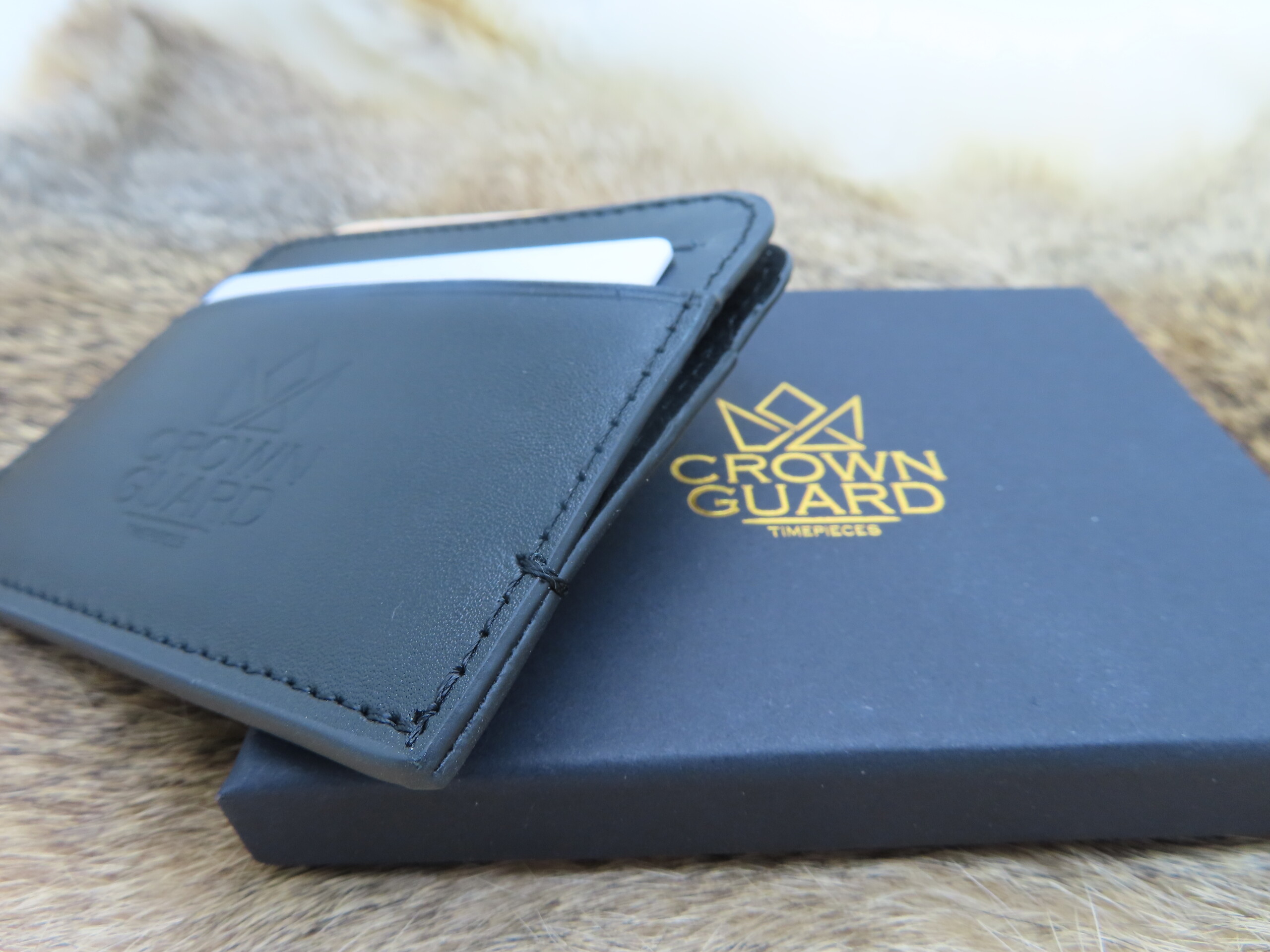 CrownGuard small leather wallet 10 x 7,5 cm