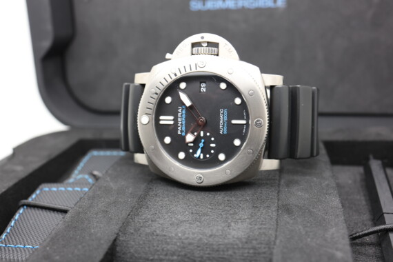 Panerai Submersible PAM01305 2019 - Image 9