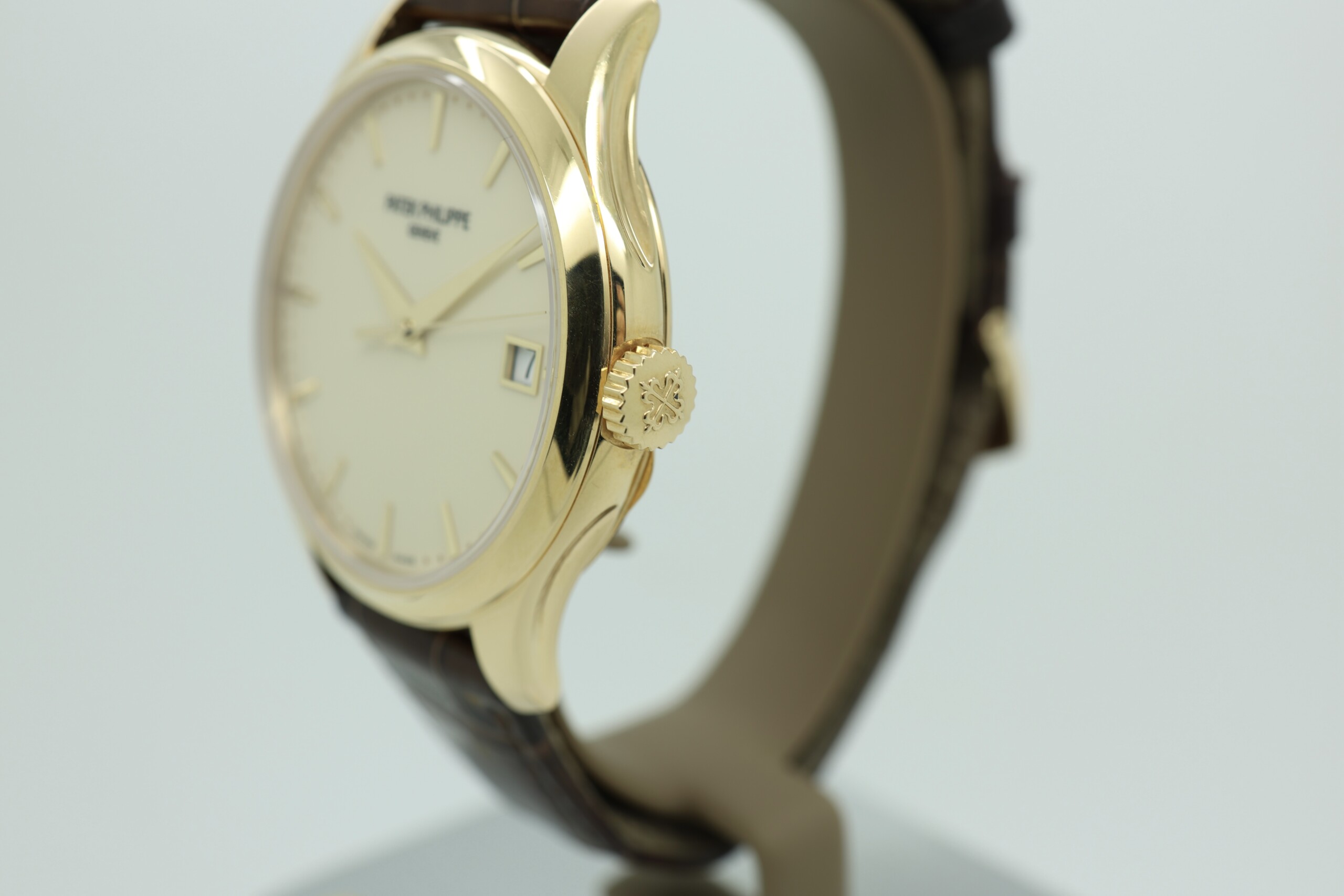 Patek Philippe Calatrava 5227J-001 2022 as new full set - Image 3