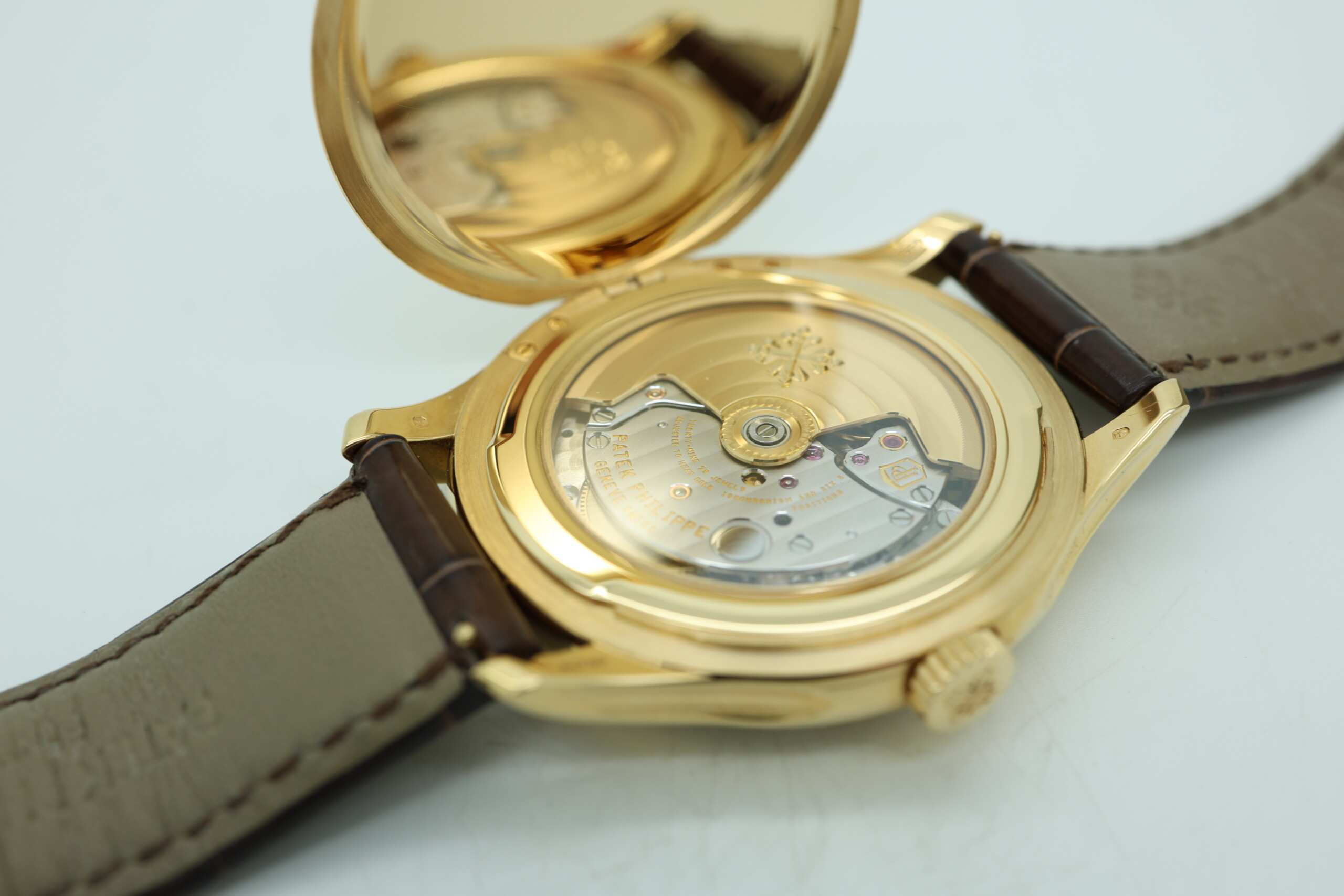 Patek Philippe Calatrava 5227J-001 2022 as new full set - Image 8