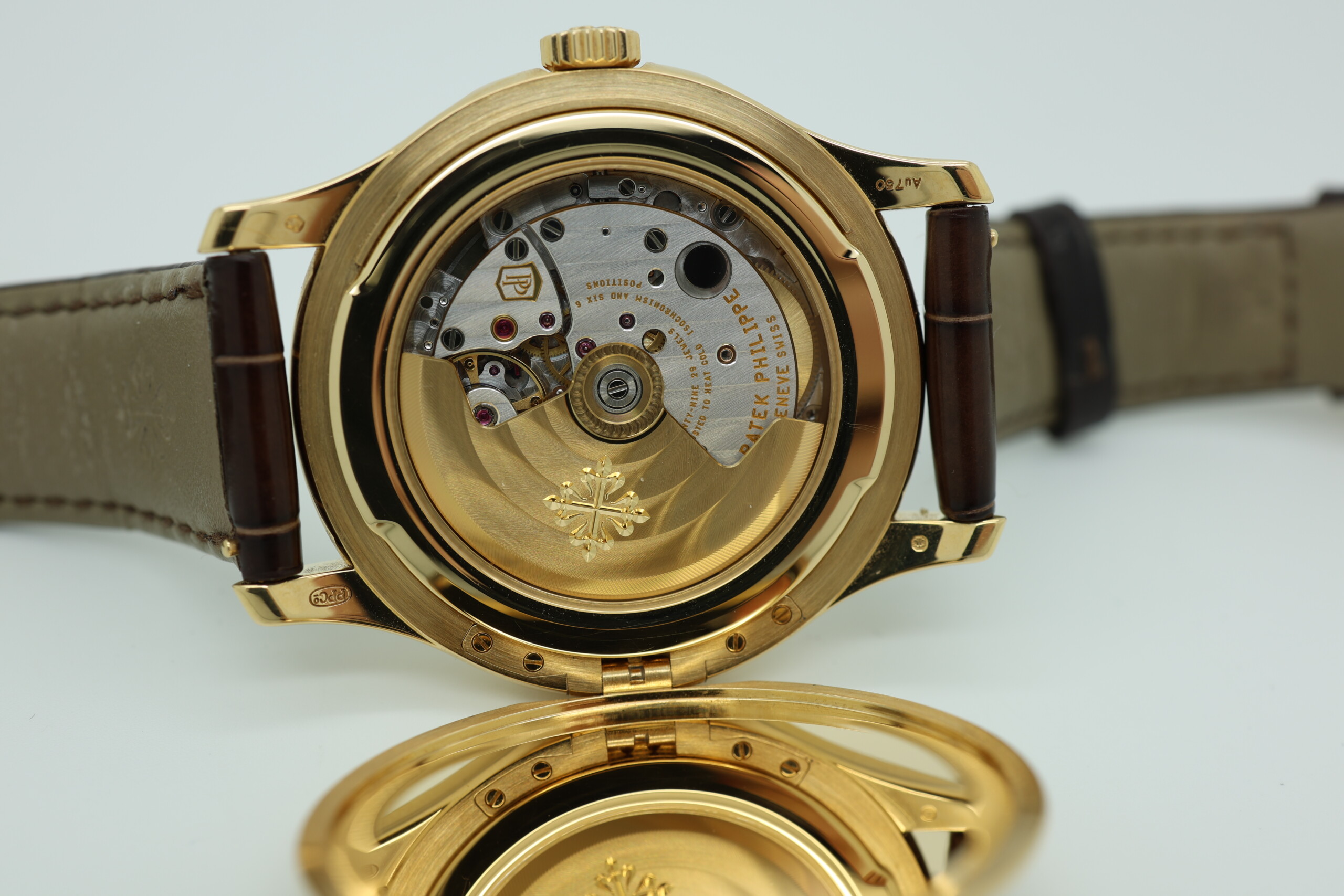 Patek Philippe Calatrava 5227J-001 2022 as new full set - Image 9