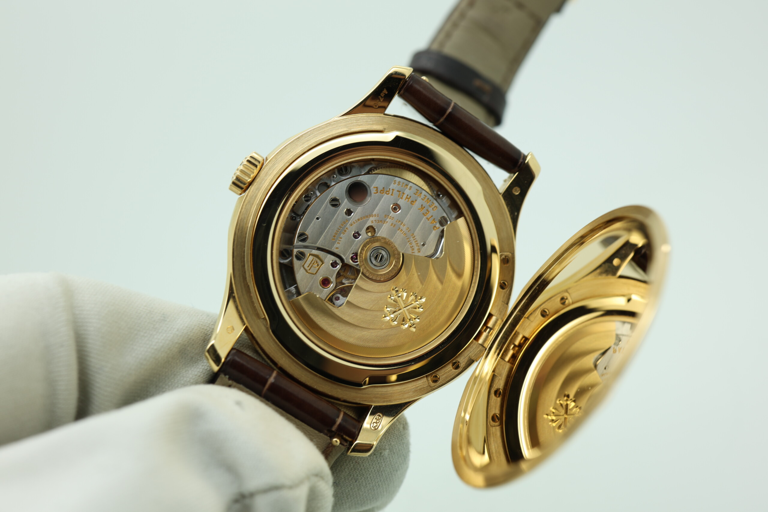 Patek Philippe Calatrava 5227J-001 2022 as new full set - Image 10