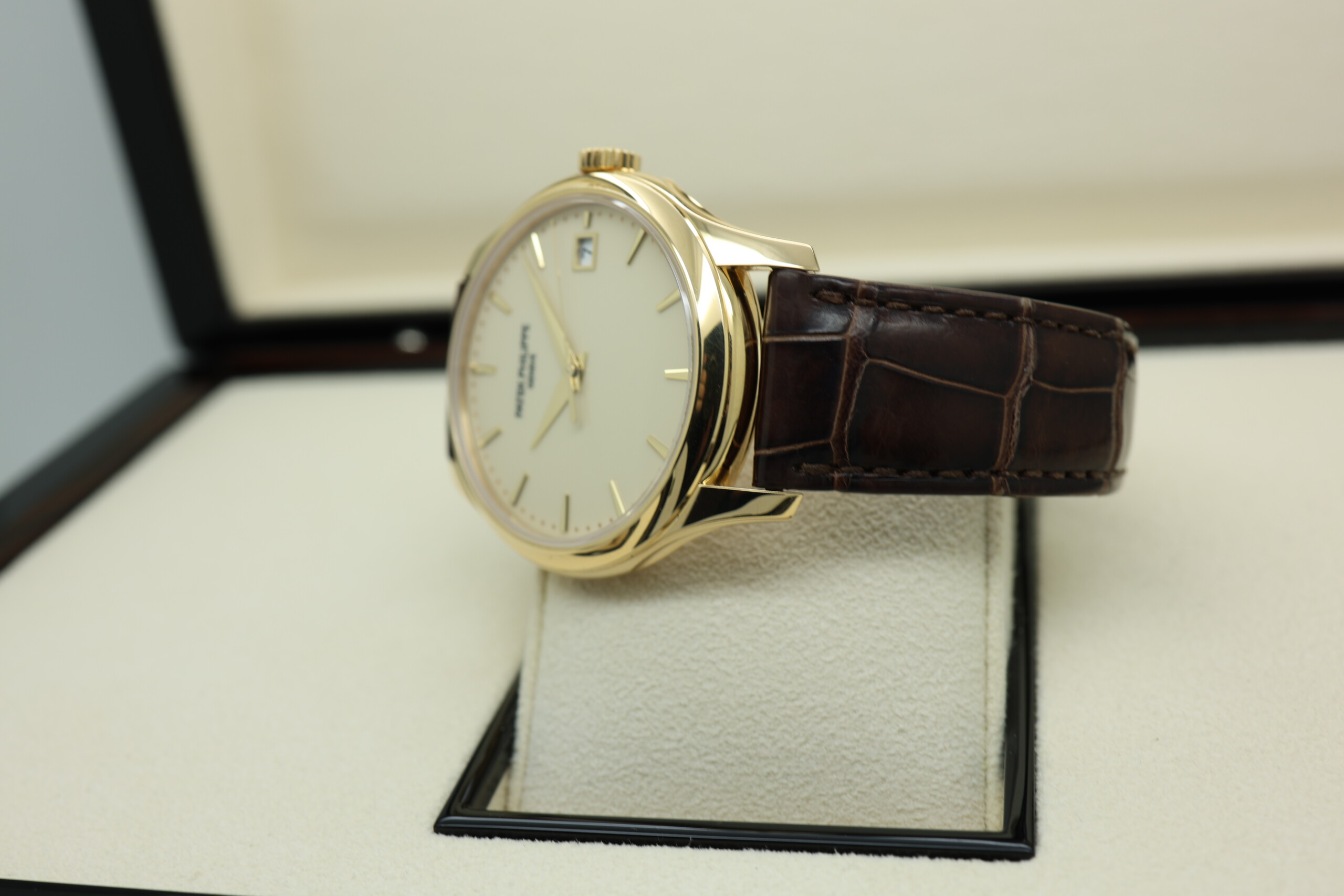 Patek Philippe Calatrava 5227J-001 2022 as new full set - Image 15