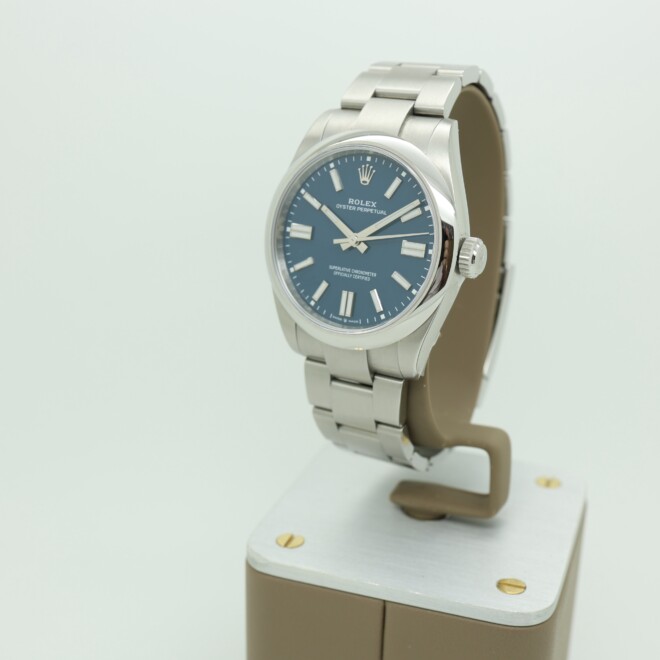 Rolex oyster Perpetual 134300 med blue