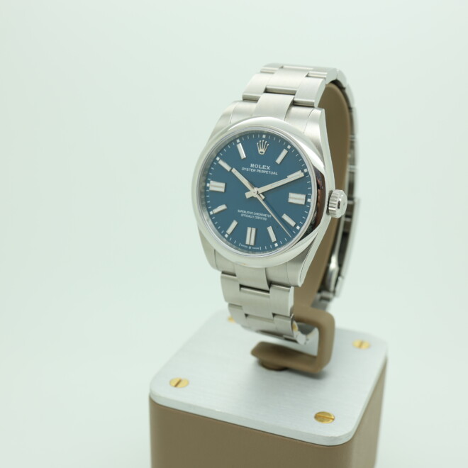 Rolex Oyster Perpetual 134300 med Blue new 2025