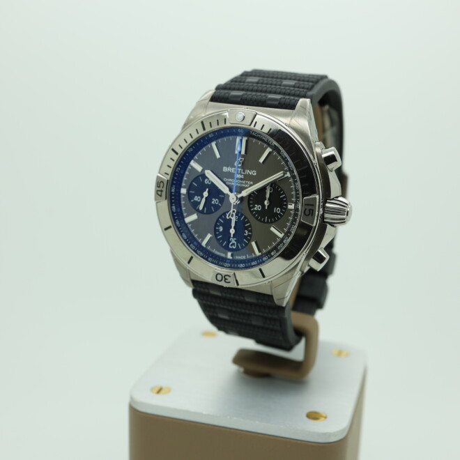 BREITLING Chronomat EB0134101M1S1 2025 New foto 1
