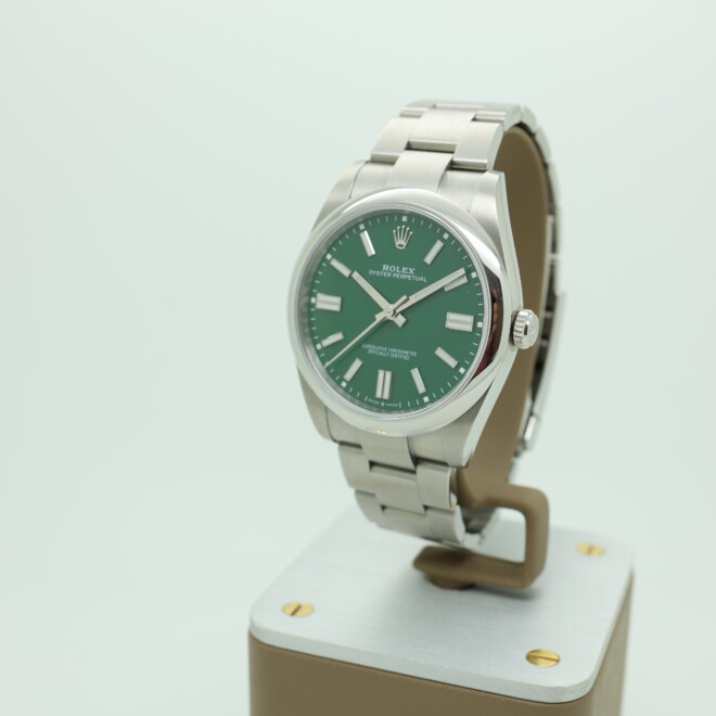 ROLEX Oyster perpetual Green 41 mm 124300 2024 foto 1